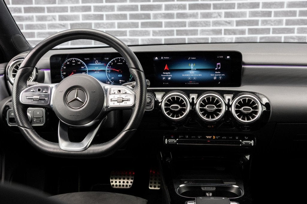 Mercedes-Benz A-klasse A 250 e AMG-Line | Night-pakket | MBU, Auto's, Mercedes-Benz, Euro 6, 4 cilinders, 16 kWh, Leder en Stof