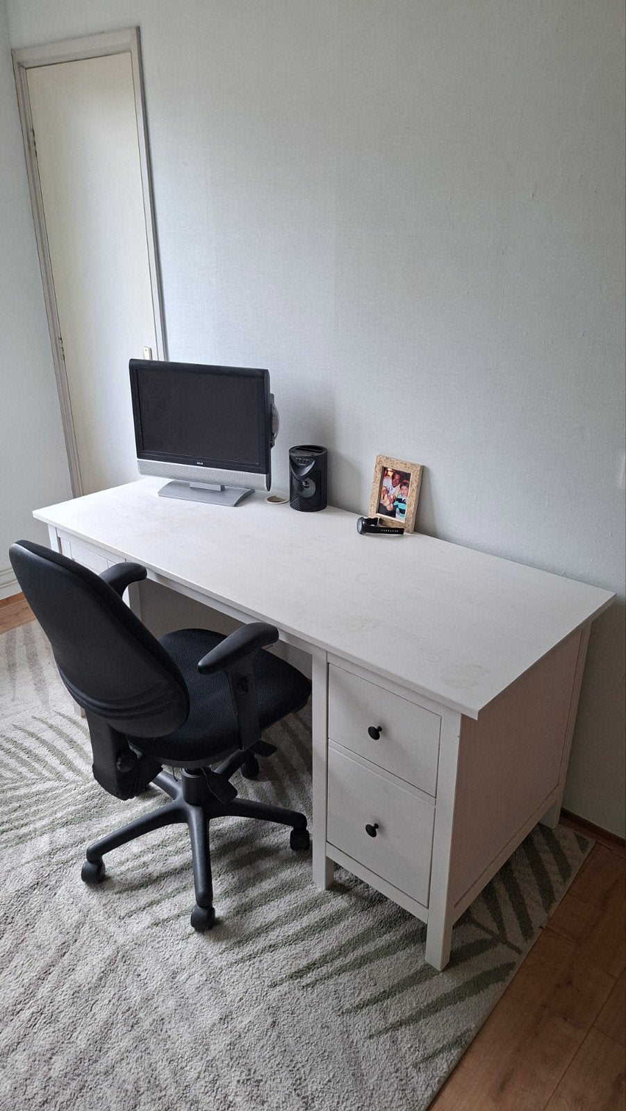 Stevig houten bureau met 2 lades en 1 deurtje, Ophalen of Verzenden