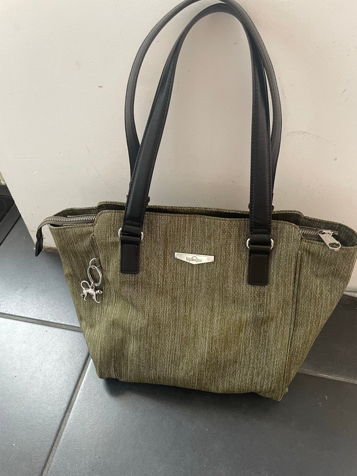 Kipling Handtas - Kaki Groen met Zwarte Hengsels, Ophalen of Verzenden, Gebruikt, Groen, Handtas