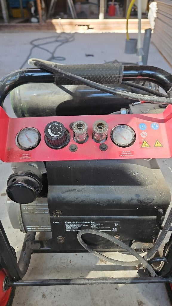 Dutack pro Tacker pneumatische nietmachine met compressor, Ophalen, 6 tot 10 bar, Zo goed als nieuw, 200 tot 400 liter/min