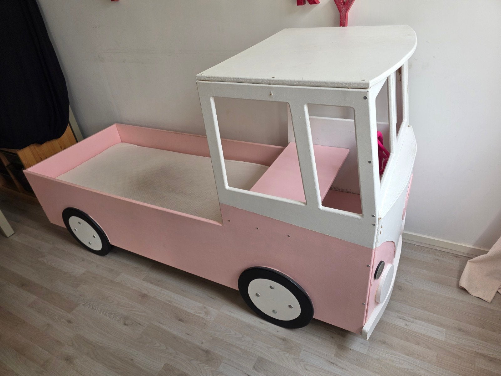 Roze kinderbed in de vorm van een busje (70x160), Gebruikt, 70 tot 85 cm, 160 tot 180 cm, Ophalen