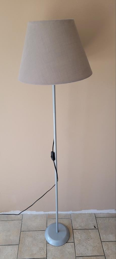 Stijlvolle staande lamp met stoffen kap, Huis en Inrichting, Ophalen, 150 tot 200 cm