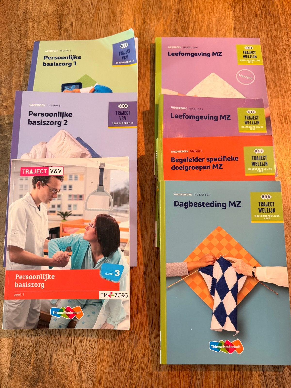 Complete MBO Zorg & Welzijn / Verzorgende IG studieboeken, Ophalen, Alpha, Zo goed als nieuw, MBO