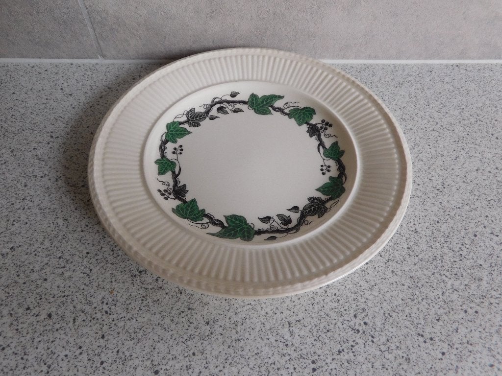 Wedgwood Stratford Bord - 17 cm, Klassiek, Ophalen of Verzenden, Zo goed als nieuw, Bord(en)