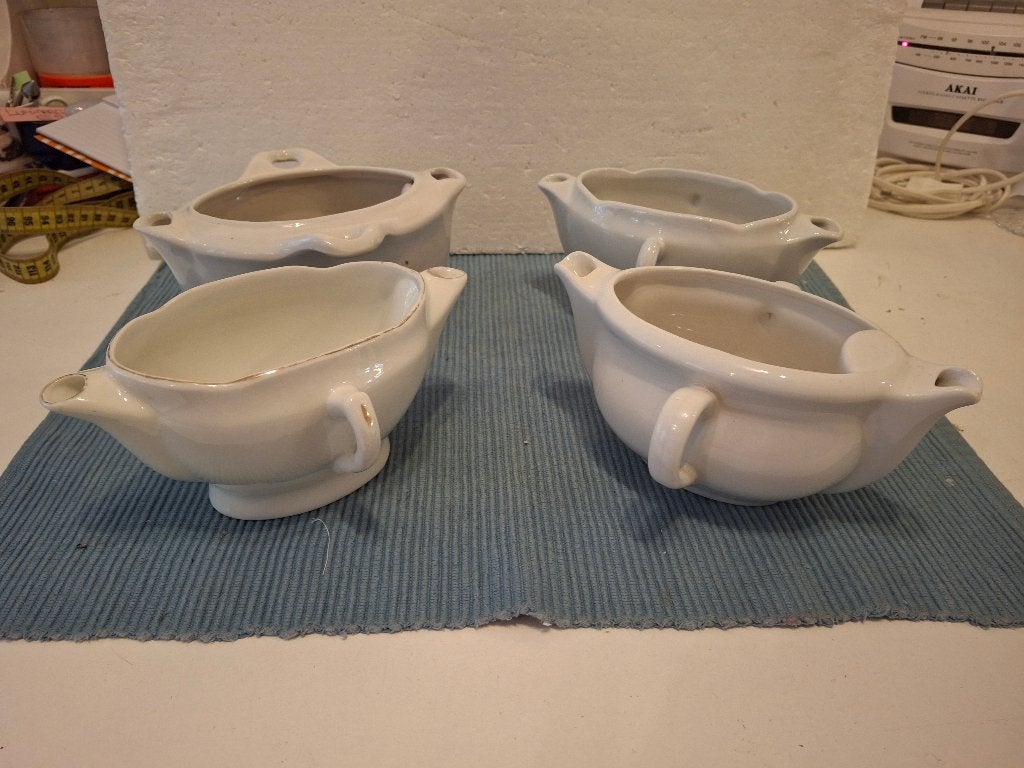 4 porseleinen saus/ juskommen met 2 verschillende tuitjes, Ophalen of Verzenden