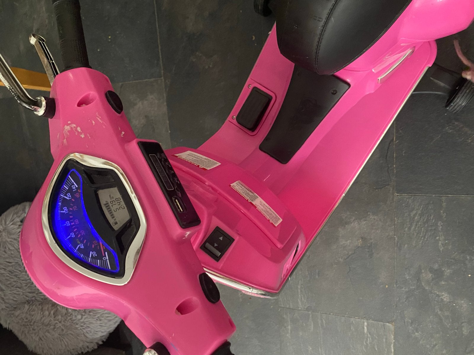 Roze Vespa elektrische scooter voor kinderen, Ophalen of Verzenden, Gebruikt