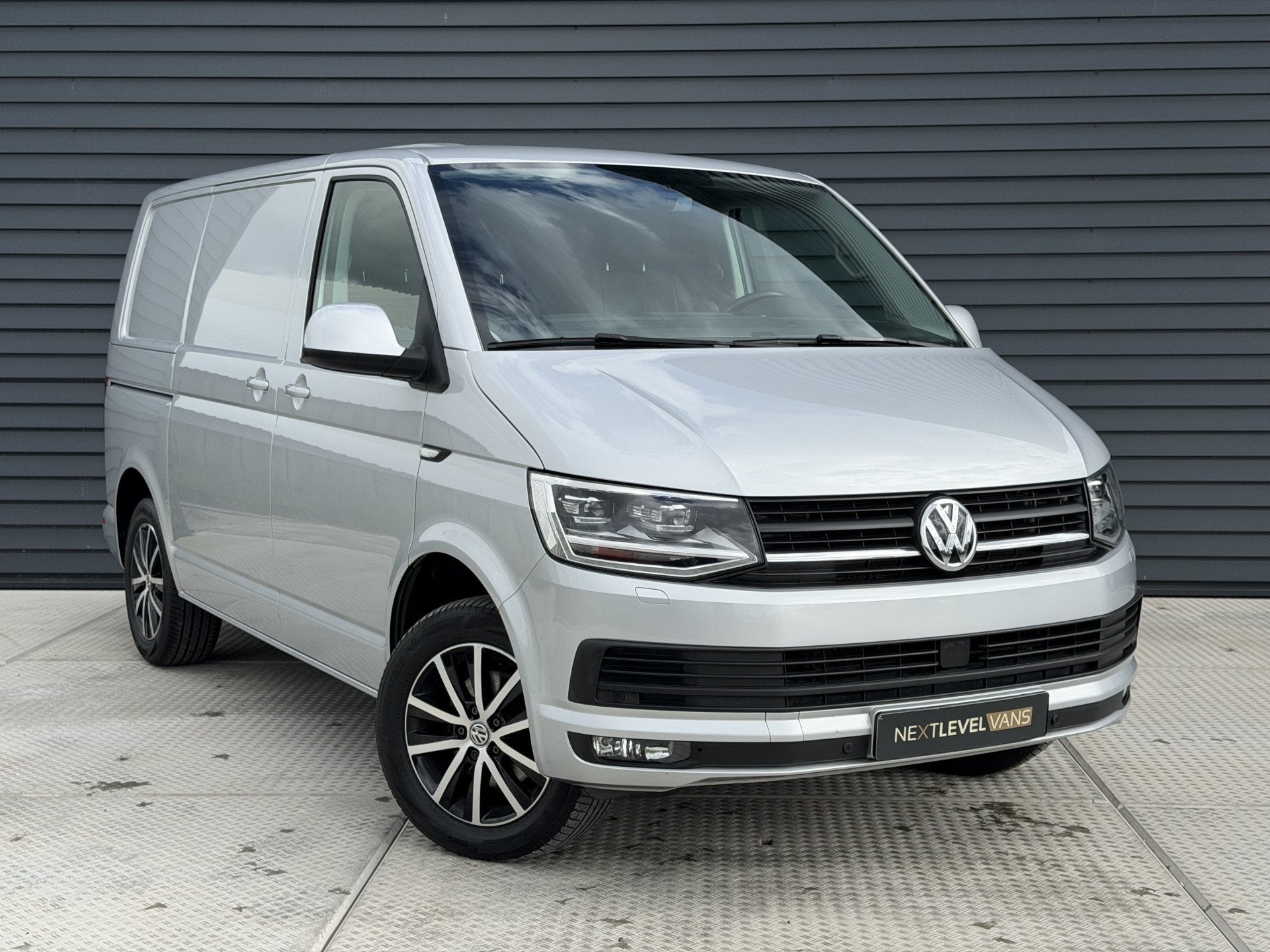 Volkswagen Transporter 2.0 TDI L1H1 Highline 150 PK | Automa, Auto's, Bestelauto's, Gebruikt, 4 cilinders, 150 pk, Volkswagen