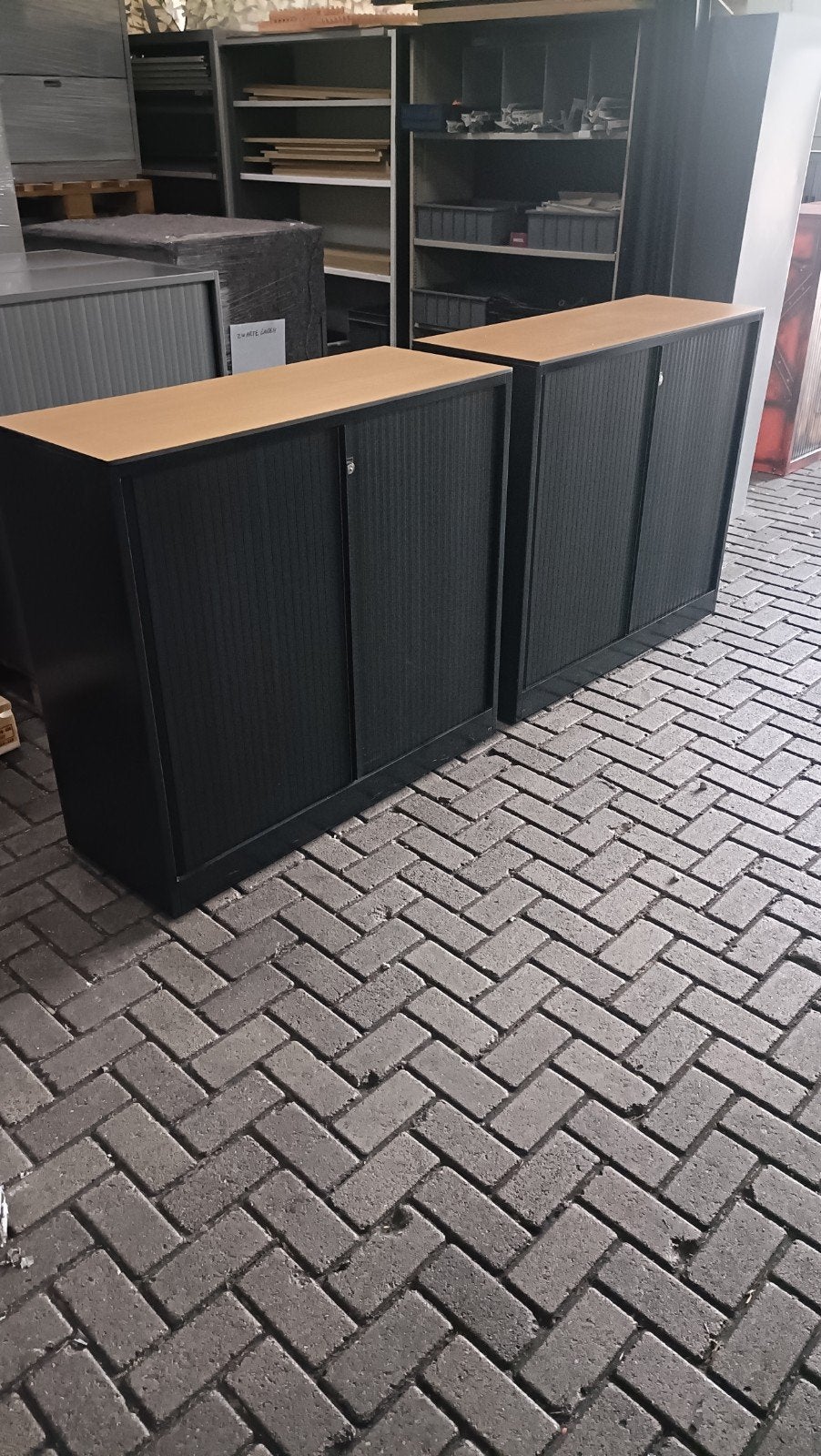 Zwarte halfhoge Ahrend metalen roldeurkasten archiefkasten, Gebruikt, 100 tot 150 cm, R, 100 tot 150 cm