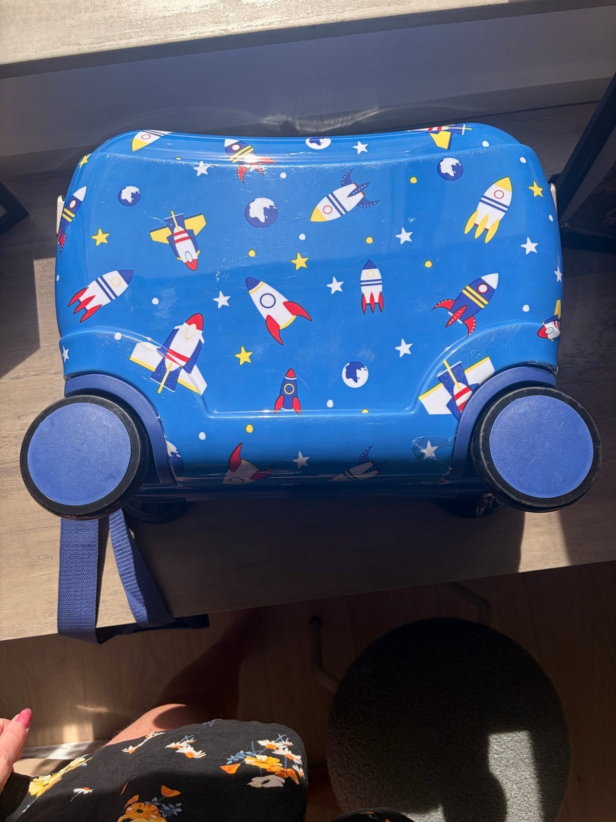 Kinderkoffer met raketten en wieltjes, Ophalen, Gebruikt