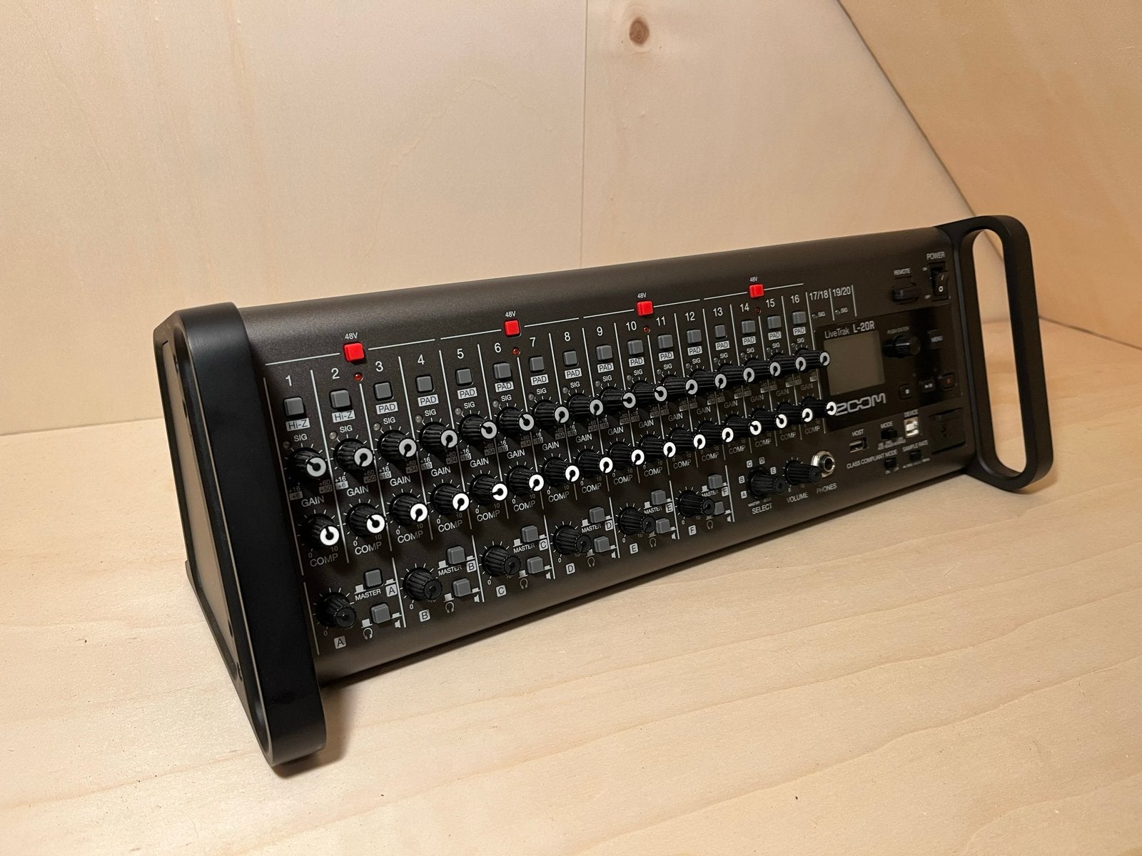 Zoom LiveTrak L-20R digitale mixer en recorder, Muziek en Instrumenten, Mengpanelen, Ophalen of Verzenden, Zo goed als nieuw, 20 kanalen of meer