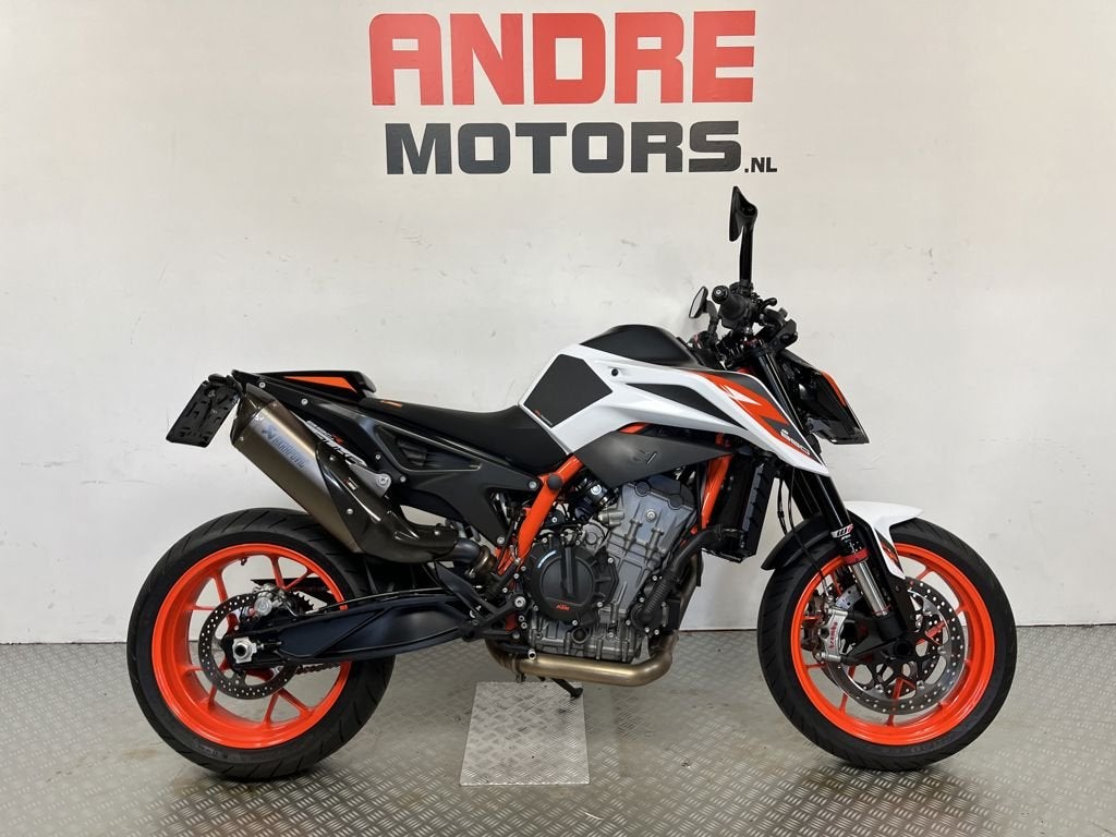 KTM 890 DUKE R, Bedrijf, Naked bike