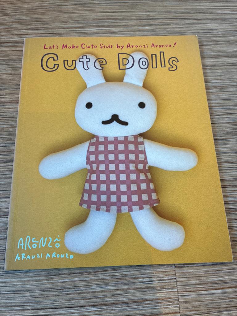 Cute Dolls - Aranzi Aronzo (Engels), Ophalen of Verzenden, Zo goed als nieuw