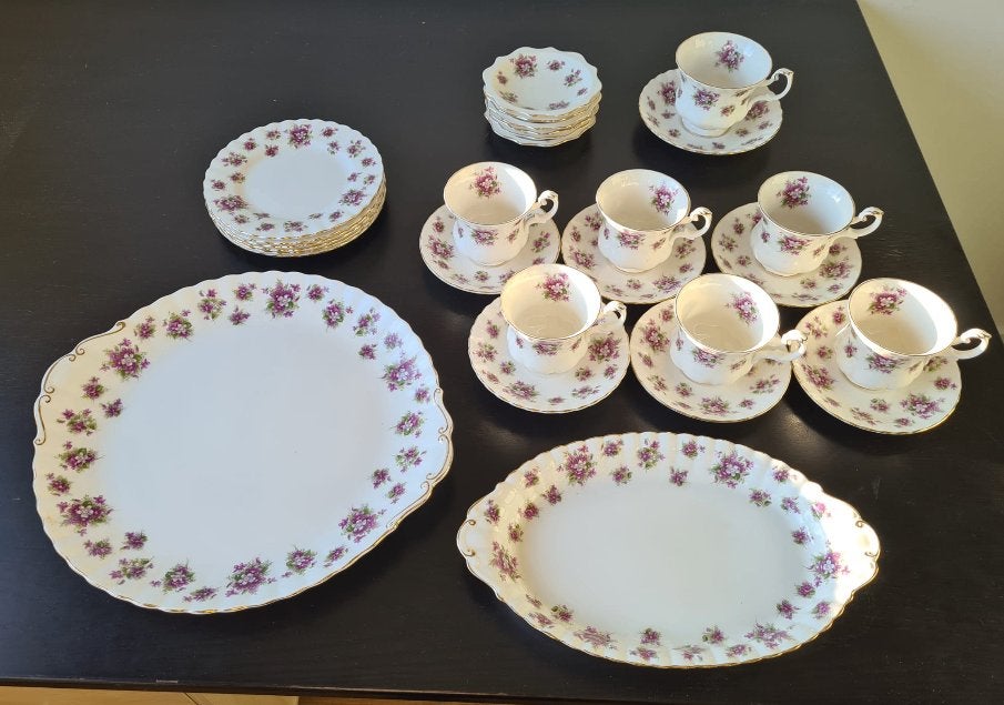 Royal Albert Sweet Violets thee servies, Ophalen, Zo goed als nieuw, Porselein, Kop en/of schotel