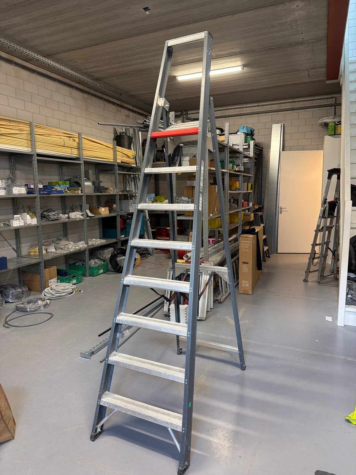 Altrex trap met 8 treden - Gebruikt, Ophalen, Gebruikt, Trap, 2 tot 4 meter