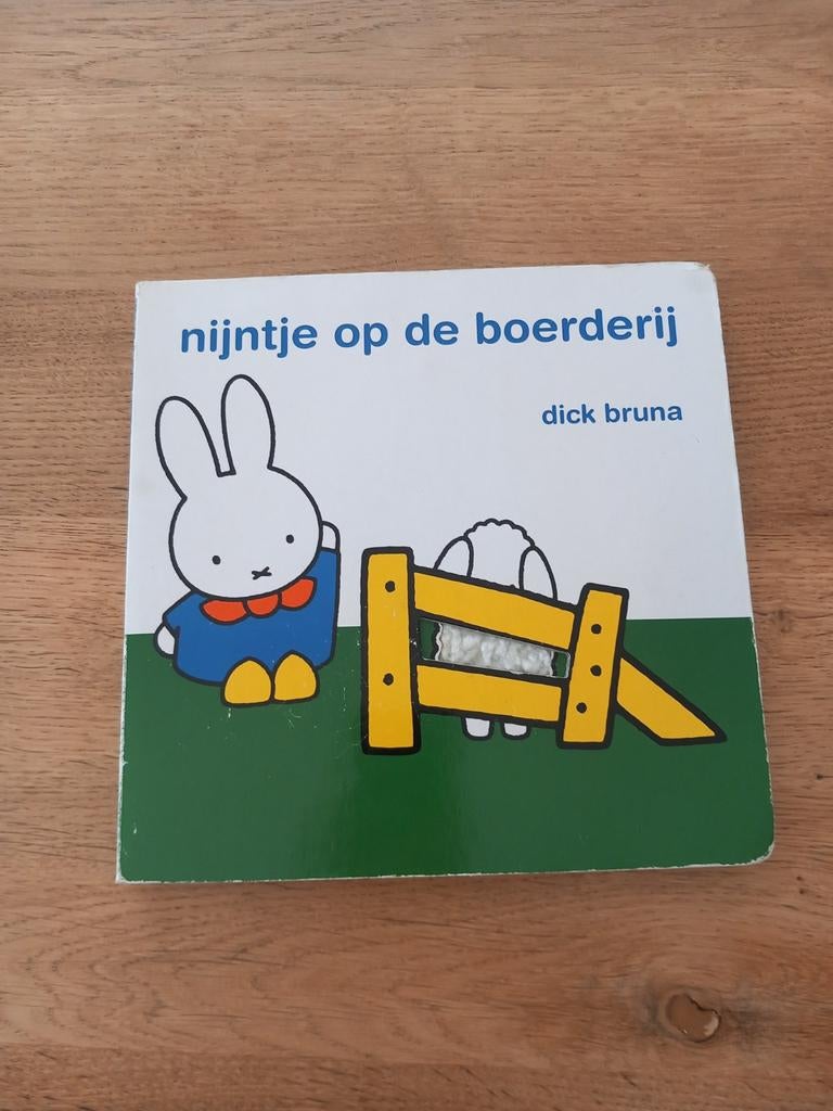 Nijntje op de boerderij - Dick Bruna (Voel- en flapboek), Boeken, Fictie algemeen, Jongen of Meisje, Ophalen of Verzenden, Zo goed als nieuw