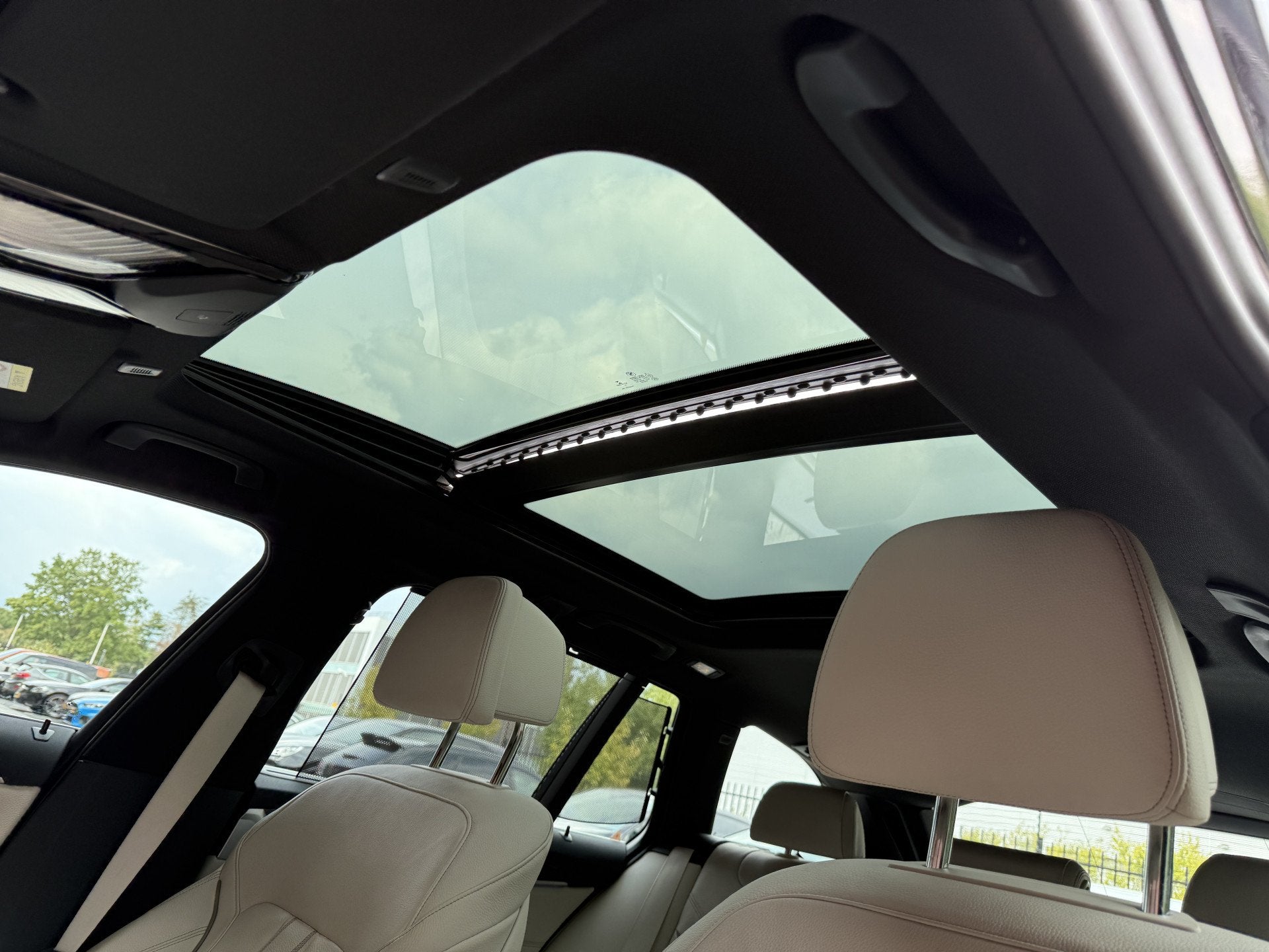 Foto 7 van BMW 5 Serie Touring 520i High Executive Sport Line