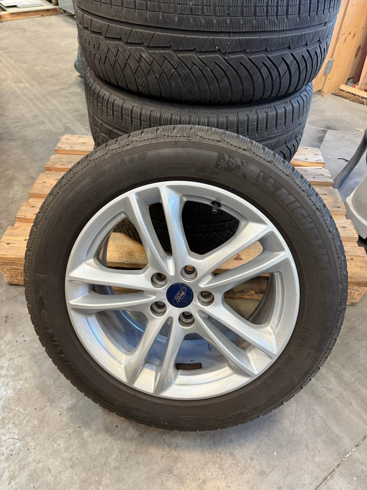 Winterbanden R17 met velgen - Michelin 235/50 R17, Auto-onderdelen, Ophalen, Gebruikt, Banden en Velgen, 17 inch