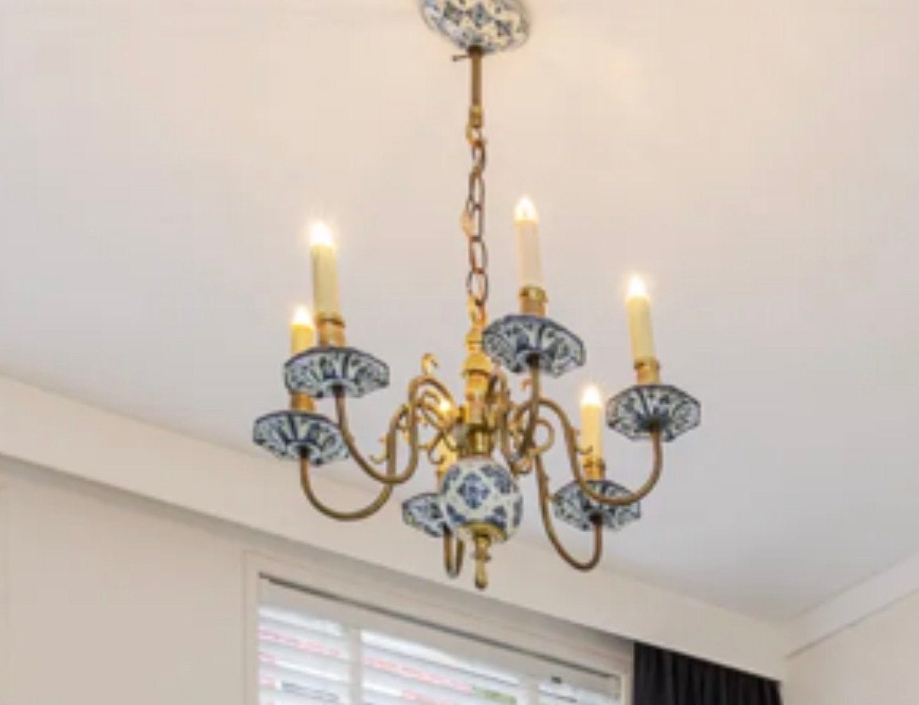 Messing kroonluchter met Delfts blauw decoratie, Ophalen, Gebruikt, Metaal, E14 (klein)