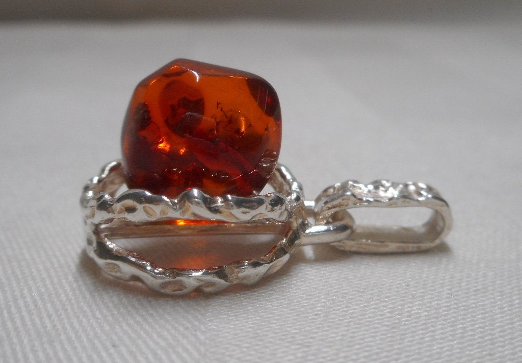 Prachtige zilveren modernist hanger met barnsteen nr.1231, Verzenden, Zo goed als nieuw, Met edelsteen, Zilver