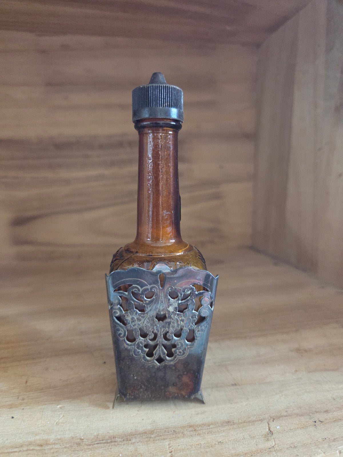 Antieke Fles met Metalen Houder - Decoratief, Ophalen of Verzenden