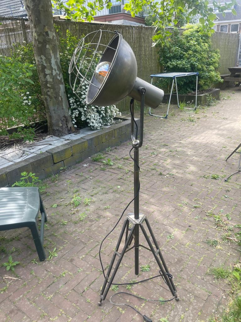 Industriële drie poot vlier lamp, Ophalen