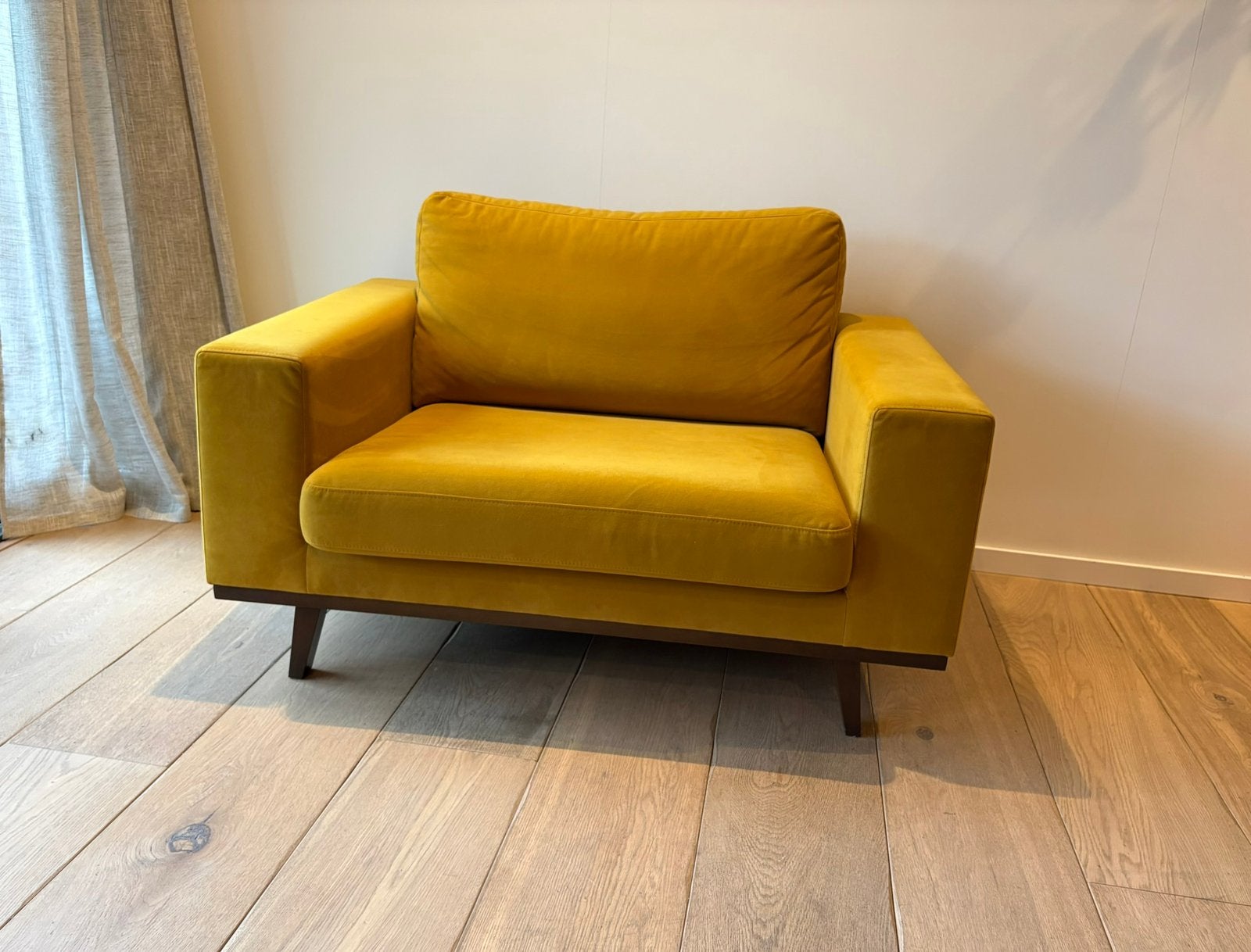 Loveseat Okergeel Velours Zo Goed Als Nieuw, Tweepersoons, 75 tot 100 cm, Ophalen of Verzenden, Zo goed als nieuw