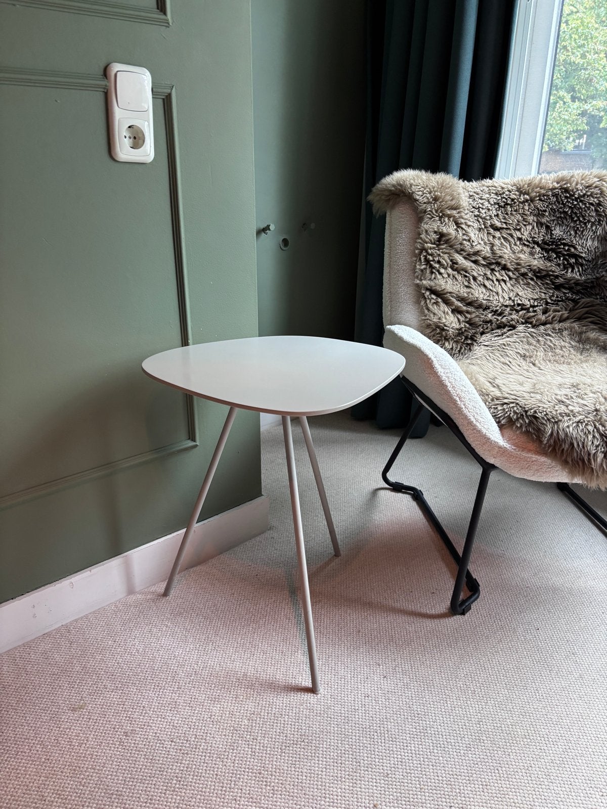 Leolux bijzettafel in dove grey, Ophalen, Minder dan 45 cm, Minder dan 55 cm, Gebruikt