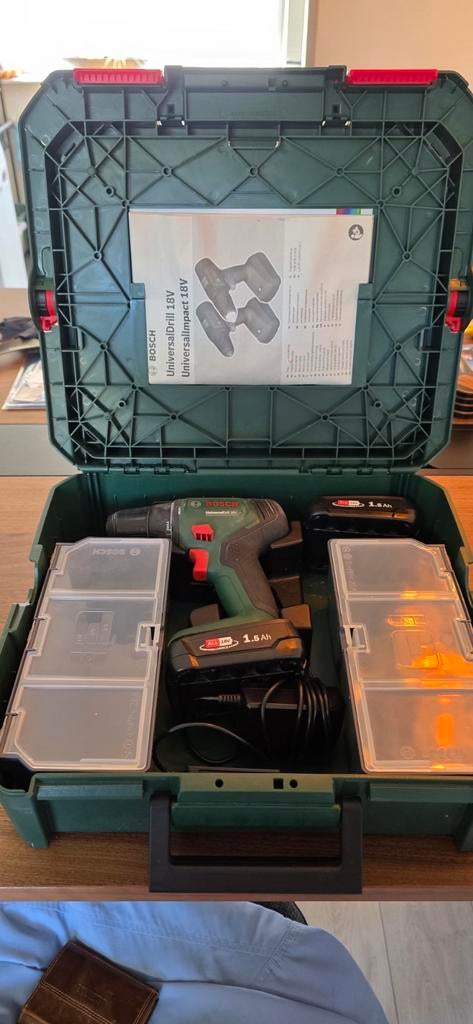 Bosch UniversalDrill 18V met 2 accu boormachine schroeftoll, Ophalen of Verzenden, Zo goed als nieuw, Minder dan 400 watt, Boormachine