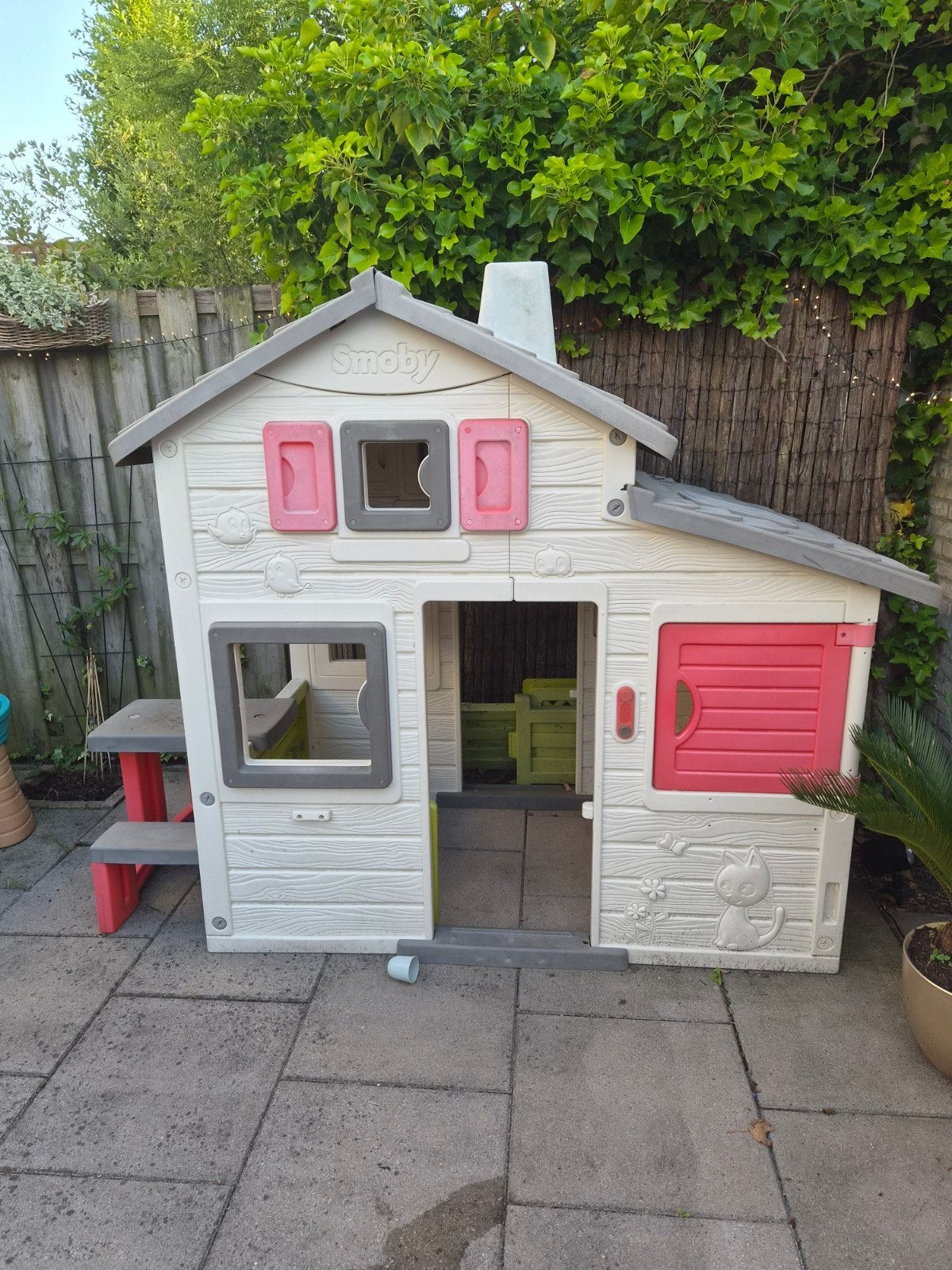 Smoby huisje met picknick tafel, Ophalen, Gebruikt, Kunststof