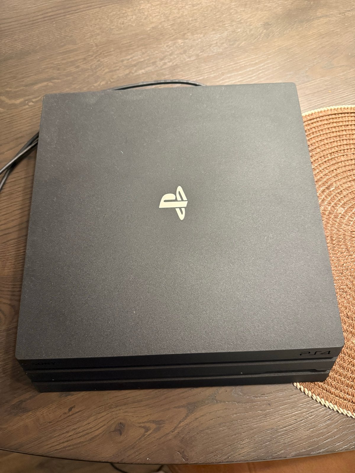 PlayStation 4 Pro met 2 controllers en camera