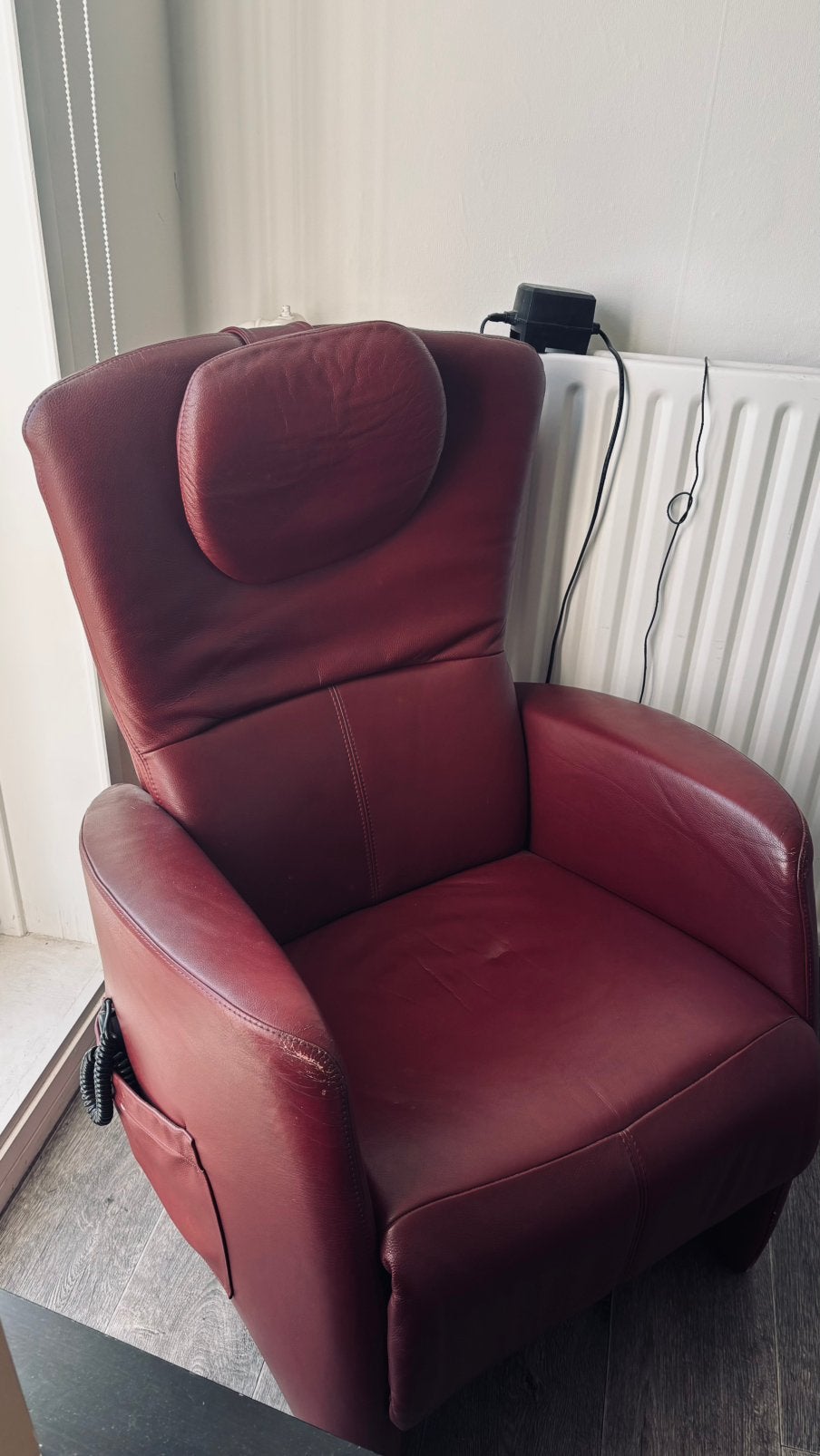 Rode elektrische fauteuil, Ophalen, Gebruikt, 50 tot 75 cm, Leer