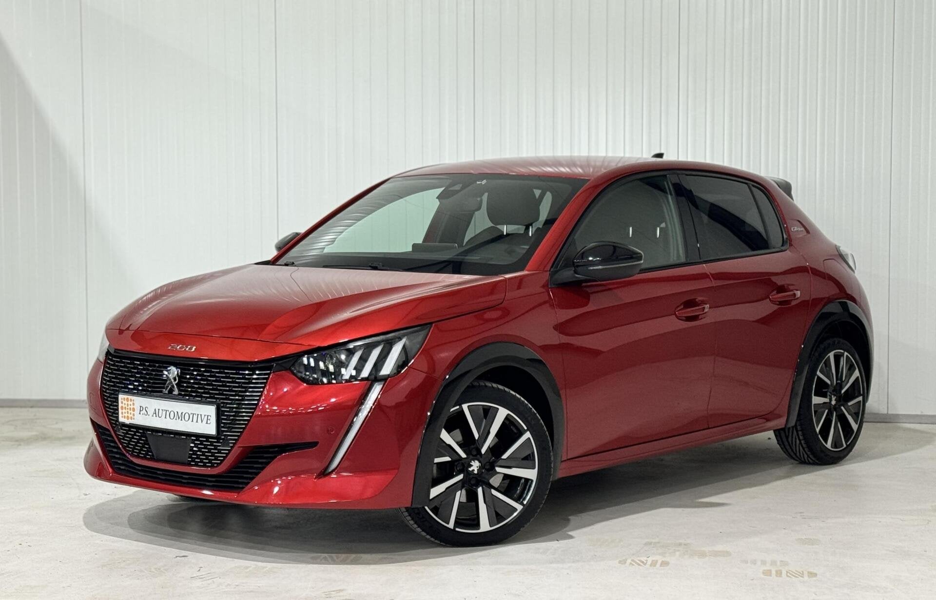 Peugeot 208 1.2 Pure Tech GT Line|CARPLAY|360 CAMERA|CRUISE, Gebruikt, Zwart, 4 cilinders, Met garantie (alle)