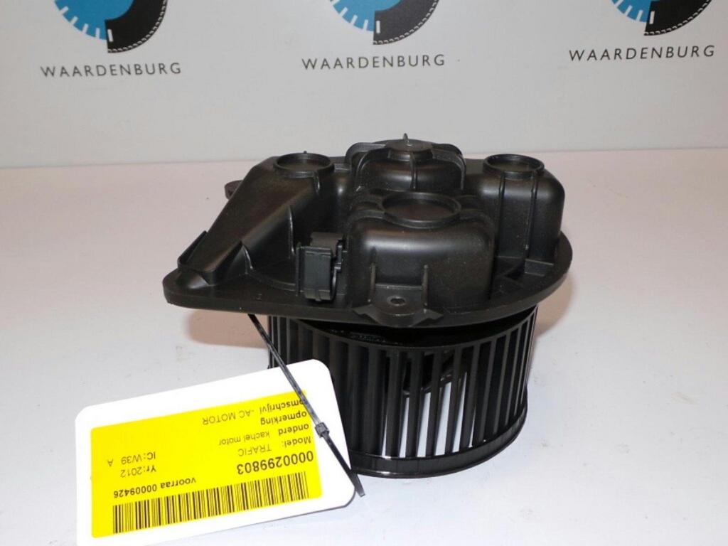 RENAULT TRAFIC KACHELMOTOR 2012, Ophalen of Verzenden, Gebruikt, Stiba lid