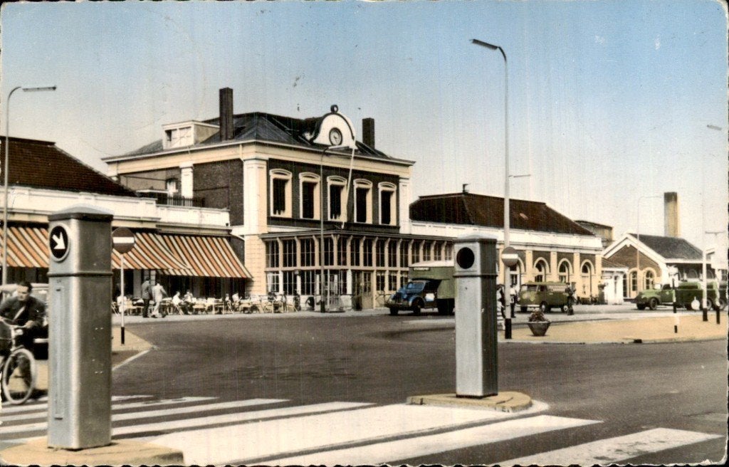 Tilburg - Station - Station, Ophalen of Verzenden, 1940 tot 1960, Gelopen, Noord-Brabant