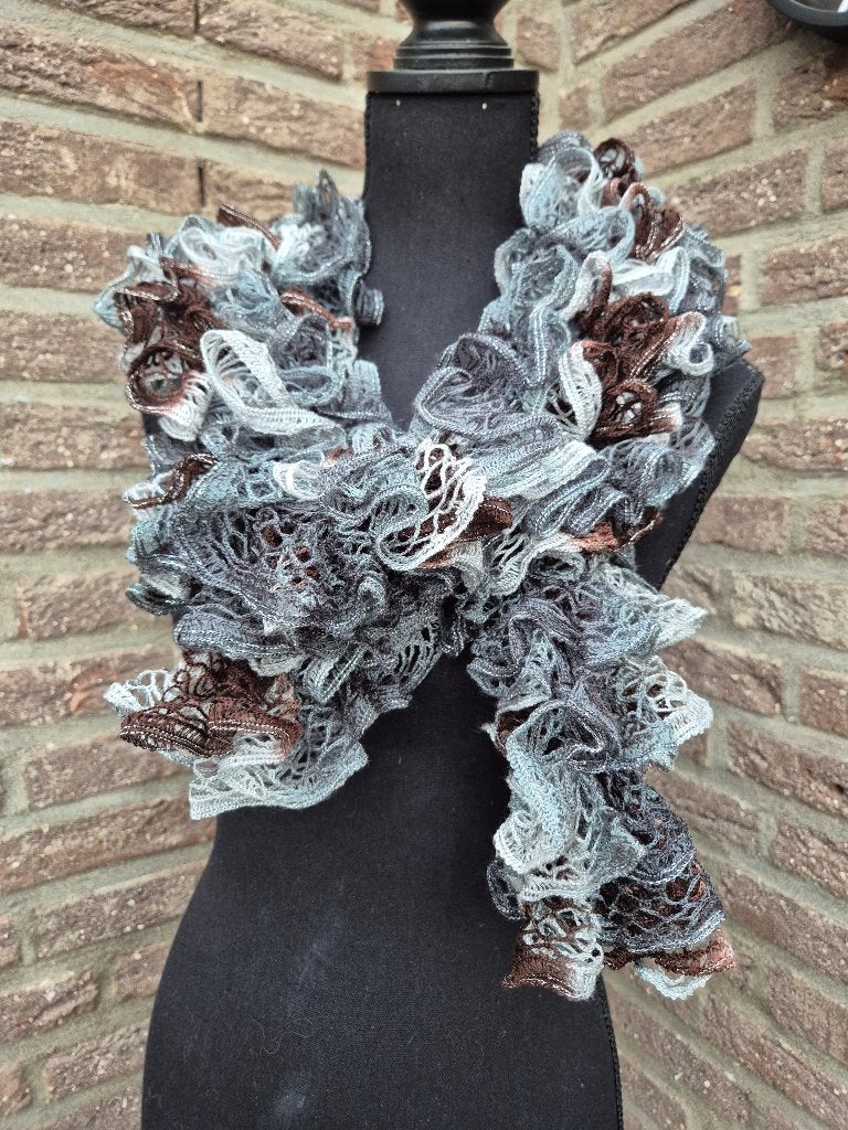 Handgemaakte grijs/bruine sjaal 1.90 cm, Kleding | Dames, Mutsen, Sjaals en Handschoenen, Ophalen of Verzenden, Nieuw, Maat 46/48 (XL) of groter