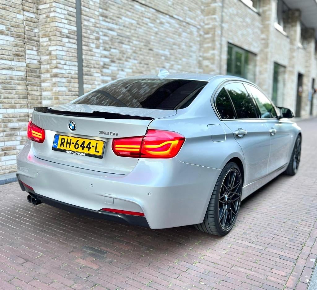 BMW 3-Serie 320i 2017 M-Sport Pakket | BMW M3 Vossen| H.Kard, 1998 cc, Achterwielaandrijving, 1800 kg, Zwart