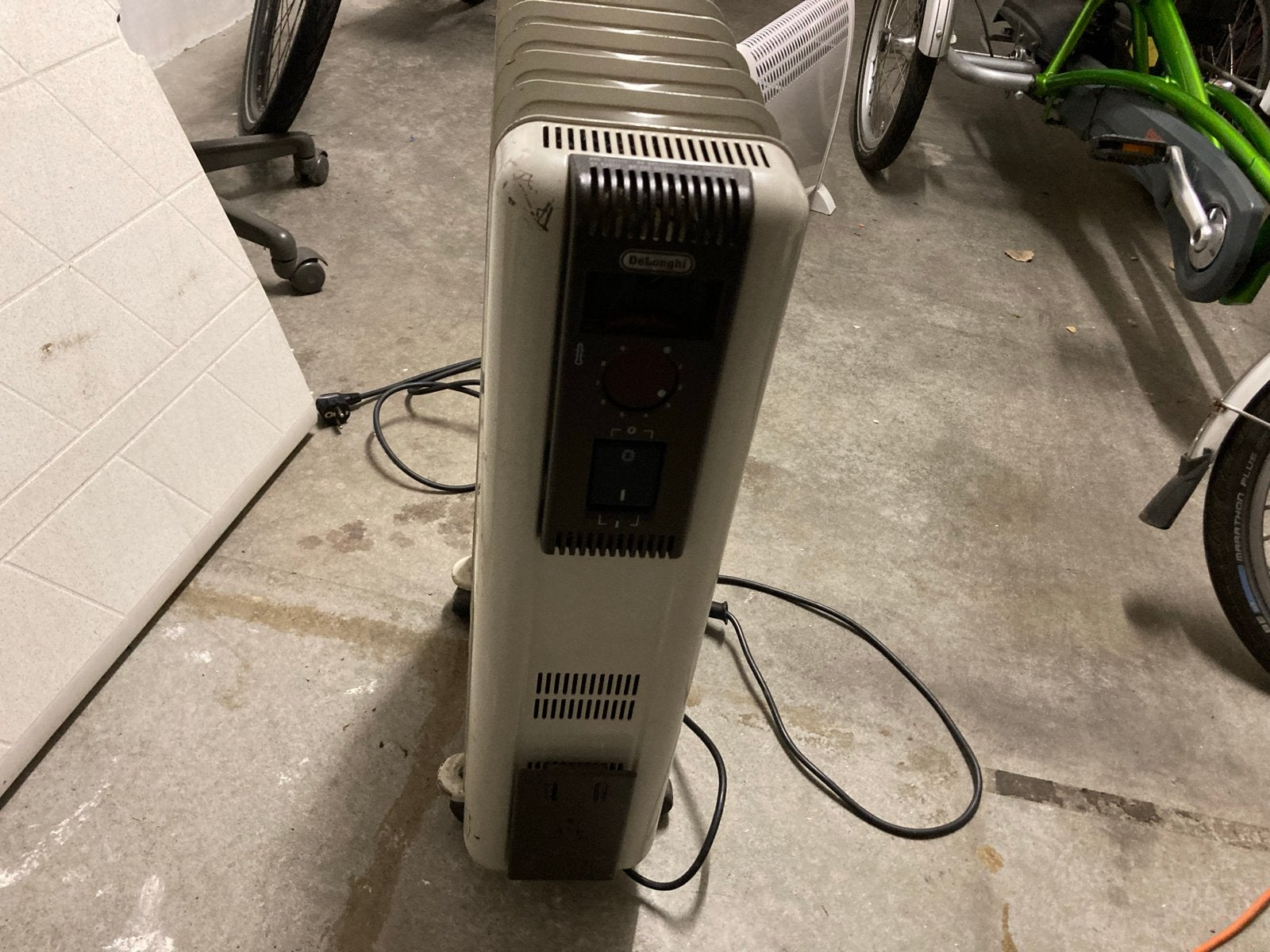 Delonghi olieradiator - Elektrische kachel, Doe-het-zelf en Verbouw, Verwarming en Radiatoren, Ophalen, Gebruikt, Kachel, Minder dan 60 cm