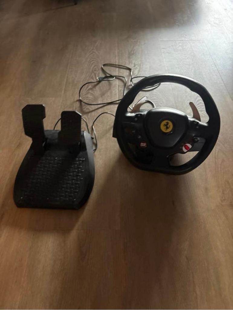 Thrustmaster Ferrari racestuur met pedalen, Ophalen, Racestuur, Gebruikt, PlayStation