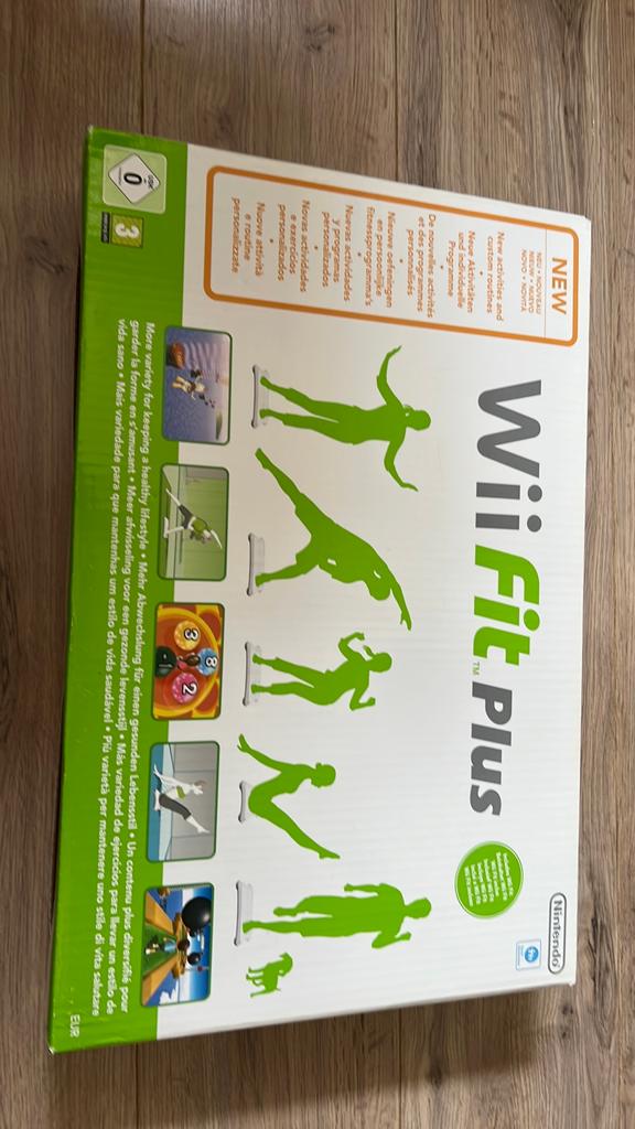 Wii Fit Plus Bundle - nagenoeg niet gebruikt, Spelcomputers en Games, 1 speler, Ophalen of Verzenden, Zo goed als nieuw, Vanaf 3 jaar