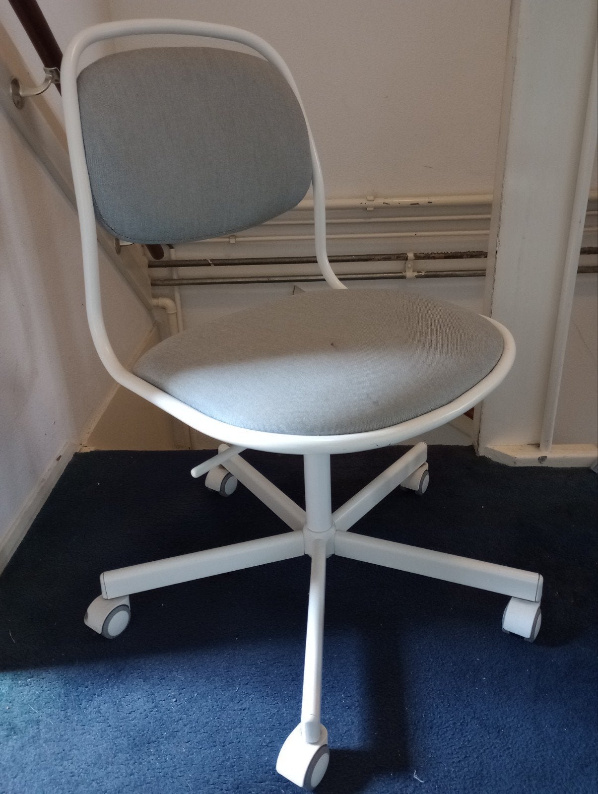 Bureaustoel licht grijs/ blauw, Ophalen, Gebruikt, Zwart