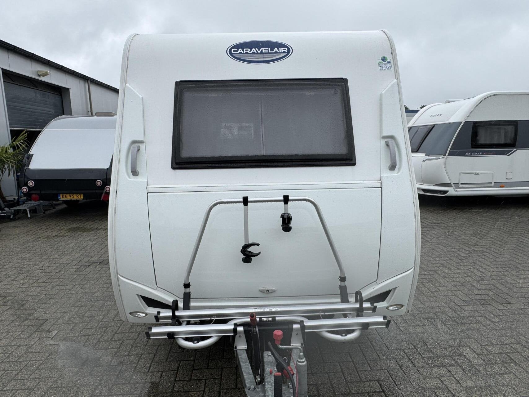 Foto 17 van CARAVELAIR ANTARES STYLE 400, DWARSBED, TREINZIT, VOORTENT,