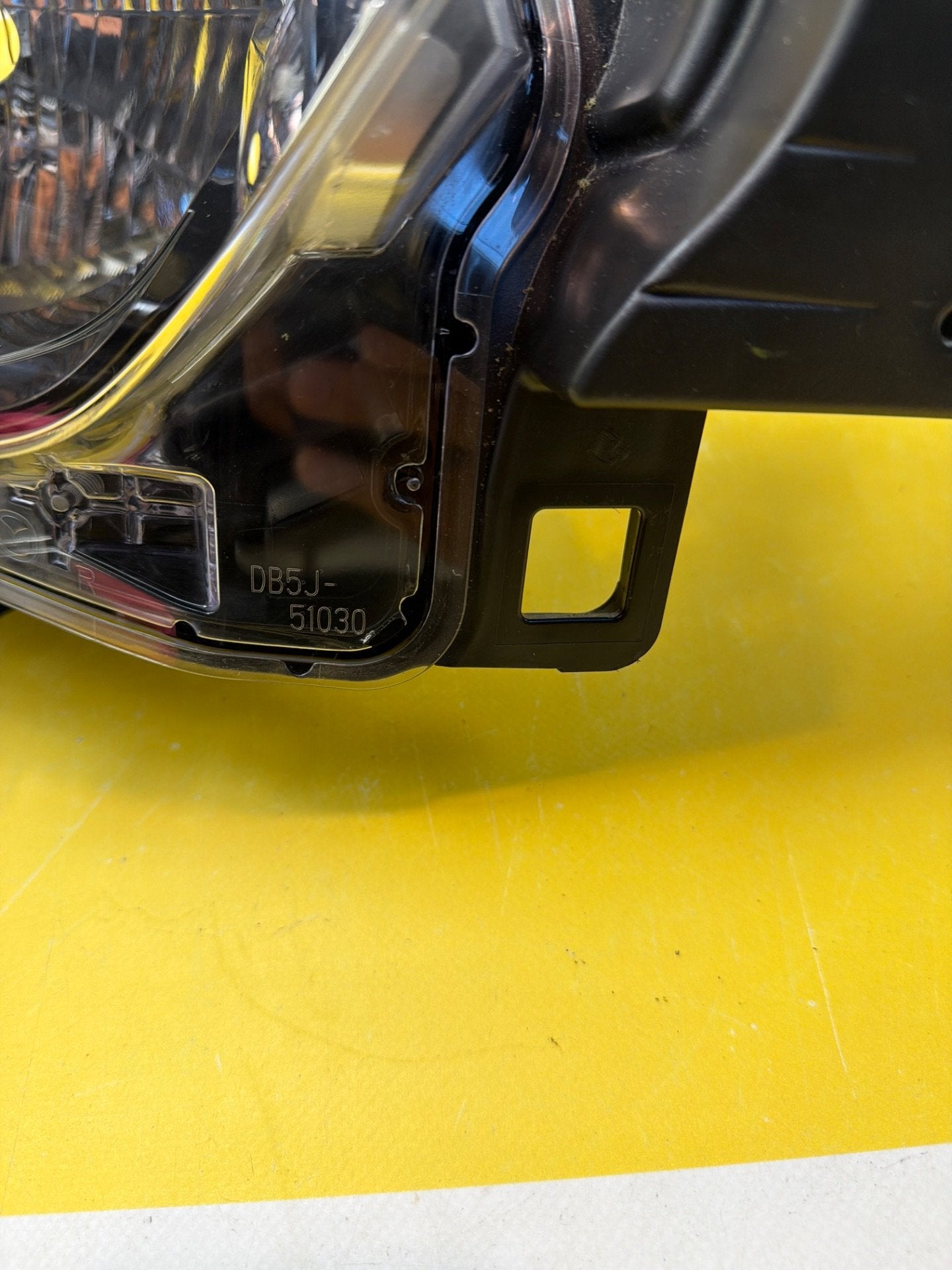 Koplamp Mazda 2 Rechts Halogeen DB5J51030 koplamp, Gebruikt, Shinchi, Fuchu-Cho 3-1
730-8670  Hiroshima, Mazda Motor Corporation