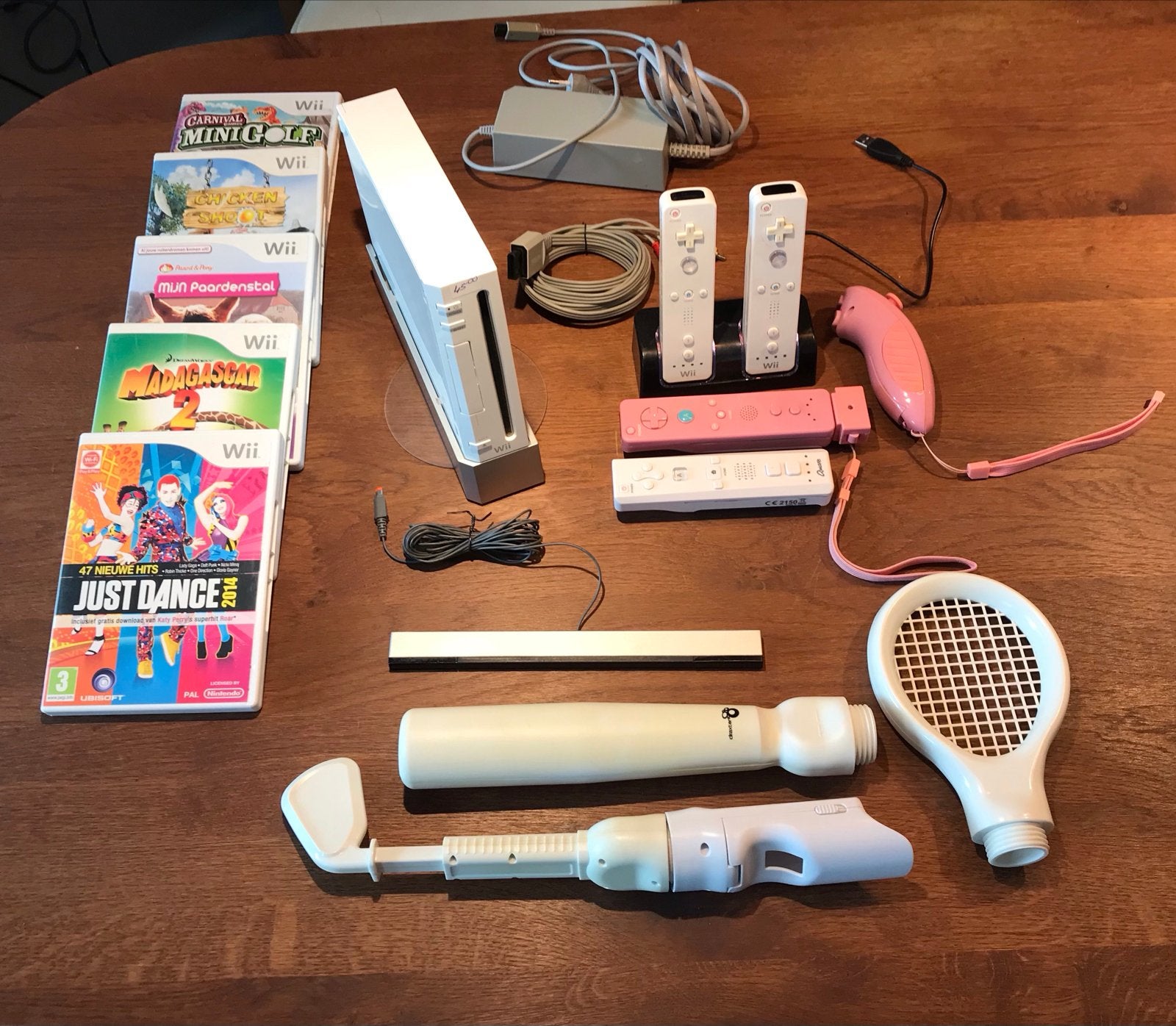 Complete Nintendo Wii console met 5 games en accessoires, Spelcomputers en Games, Ophalen of Verzenden, Gebruikt, Met 3 controllers of meer