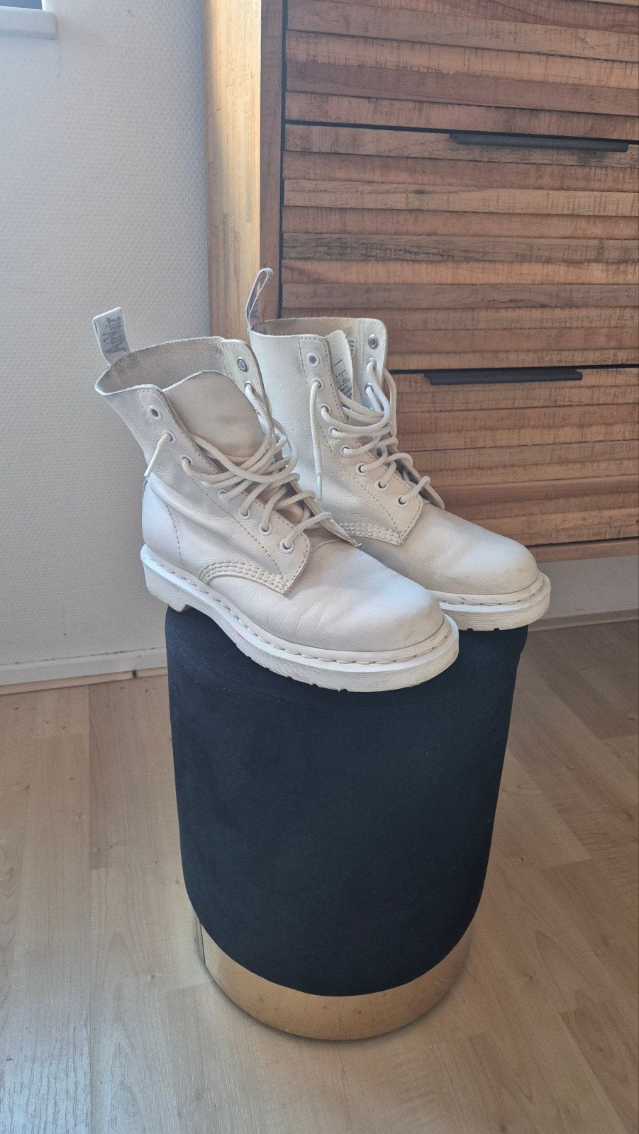 Dr. Martens 1460 Mono Smooth Leer Laarzen - Crème, Beige, Lage of Enkellaarzen, Ophalen of Verzenden, Dr. Martens