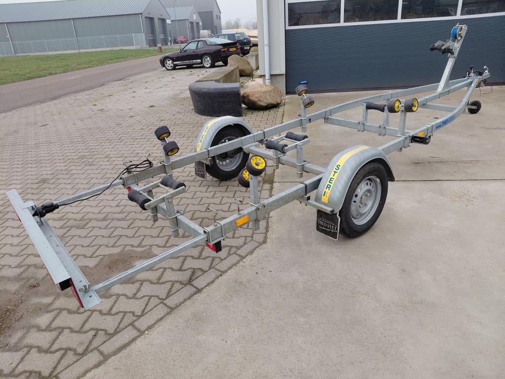 Trailer/ boottrailer, Watersport en Boten, Buiten- en Binnenboordmotoren, Ophalen, 10 tot 30 pk, Zo goed als nieuw, Benzine