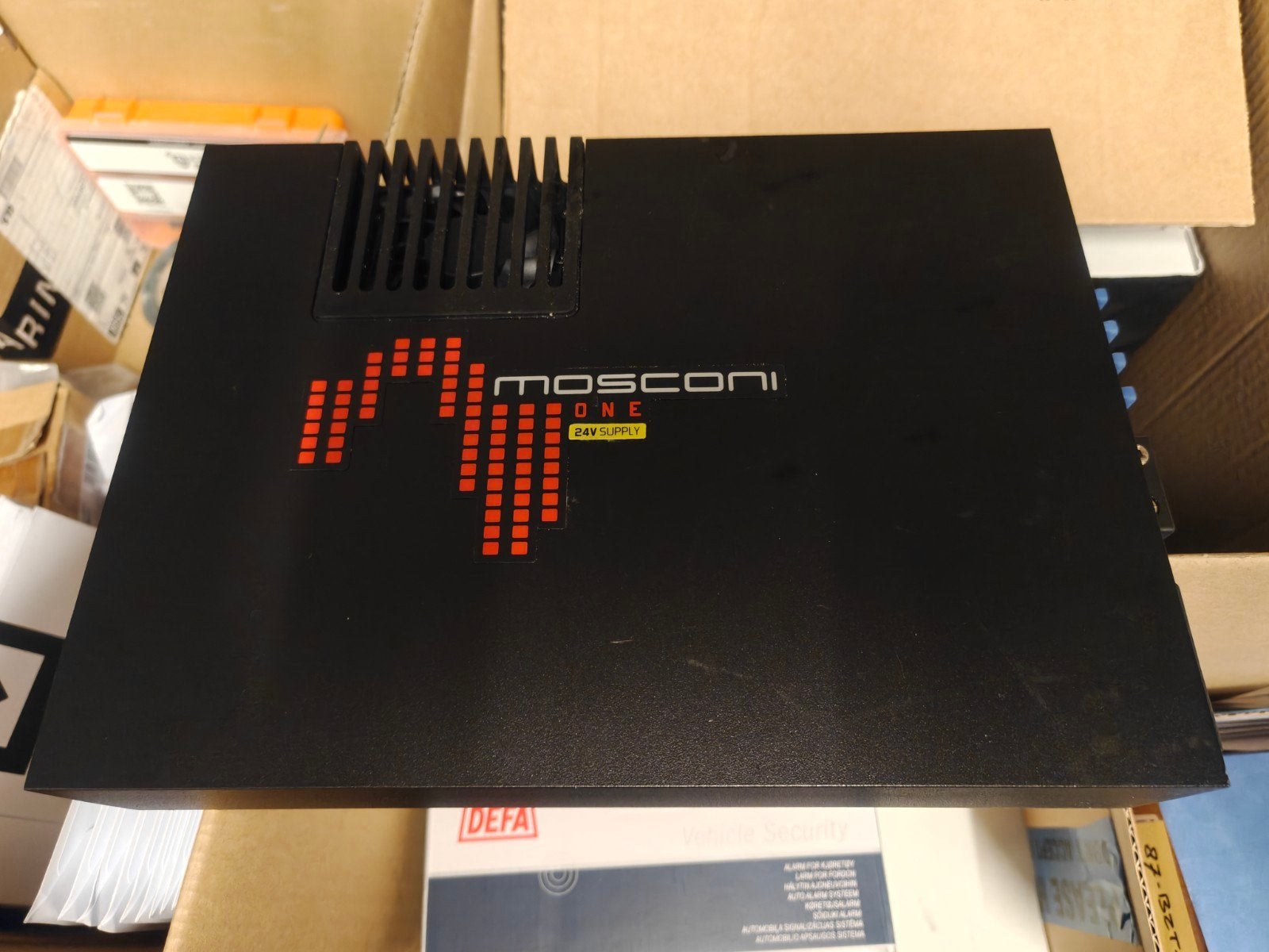 24 volt mosconi one 1000.1 monoblock, Ophalen, Zo goed als nieuw