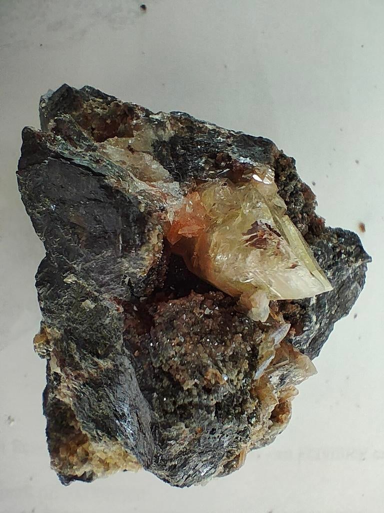 150 gram anglesiet op moeder gesteente., Ophalen, Mineraal