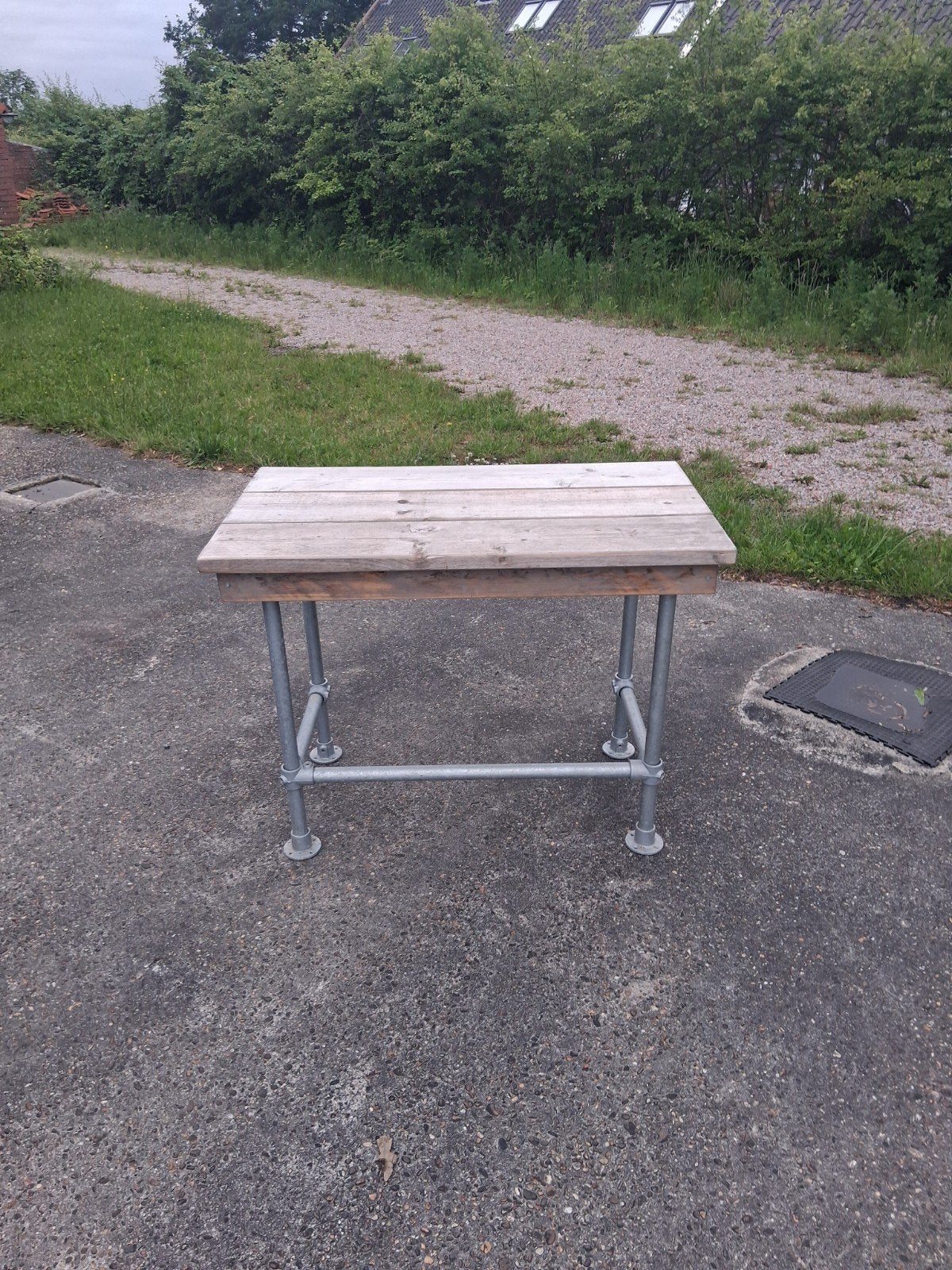 Stevige bijzettafel van hout en metaal, Huis en Inrichting, Tafels | Bijzettafels, Ophalen, Minder dan 45 cm, Gebruikt, Industrieel, robuust