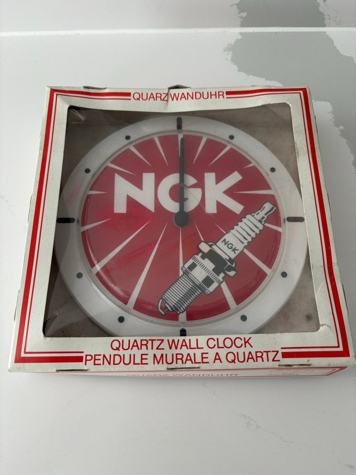 Nieuwe NGK Bougie Wandklok - Nog geseald in doos, Verzamelen, Merken en Reclamevoorwerpen, Verzenden, Nieuw, Reclamebord