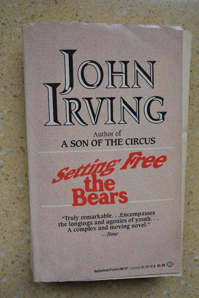 Setting free the Bears John Irving Engels Roman Gratis, Boeken, Romans, Gelezen, Amerika, Ophalen of Verzenden